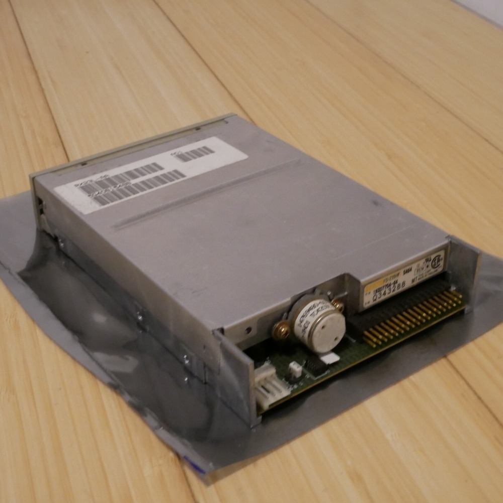 TEAC 3.5 inch Internal Floppy Disk Drive Model FD-235HF Tested & Working - 26 - Picture 3 of 8